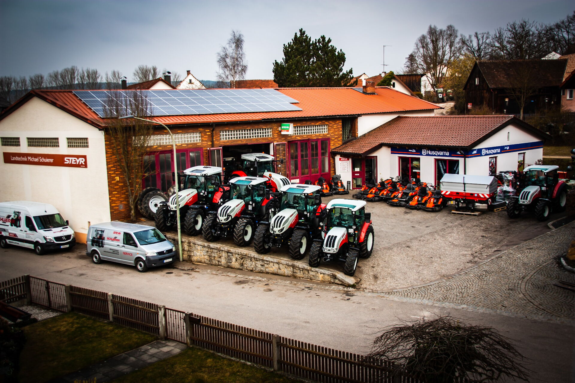Landwirtschaftliche Maschinen und Geräte von Landtechnik Schuierer im Einsatz